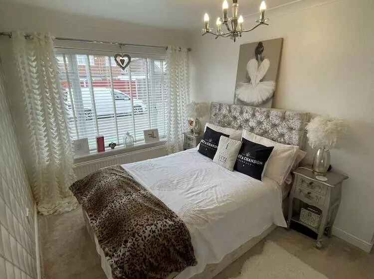 Beautiful 2 Bed Bungalow In Canvey Island