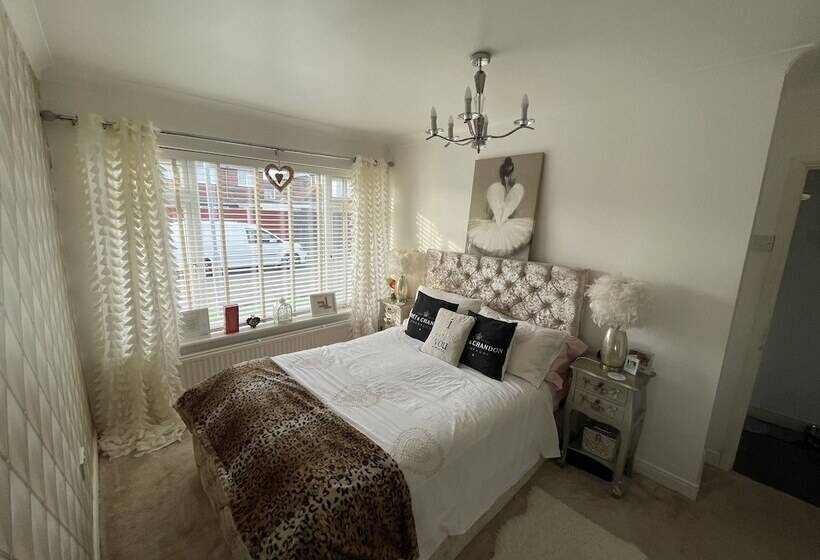 Beautiful 2 Bed Bungalow In Canvey Island