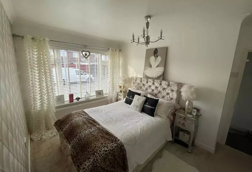 Beautiful 2 Bed Bungalow In Canvey Island