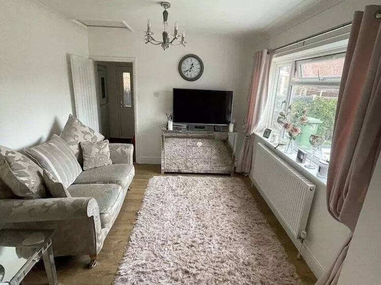 Beautiful 2 Bed Bungalow In Canvey Island