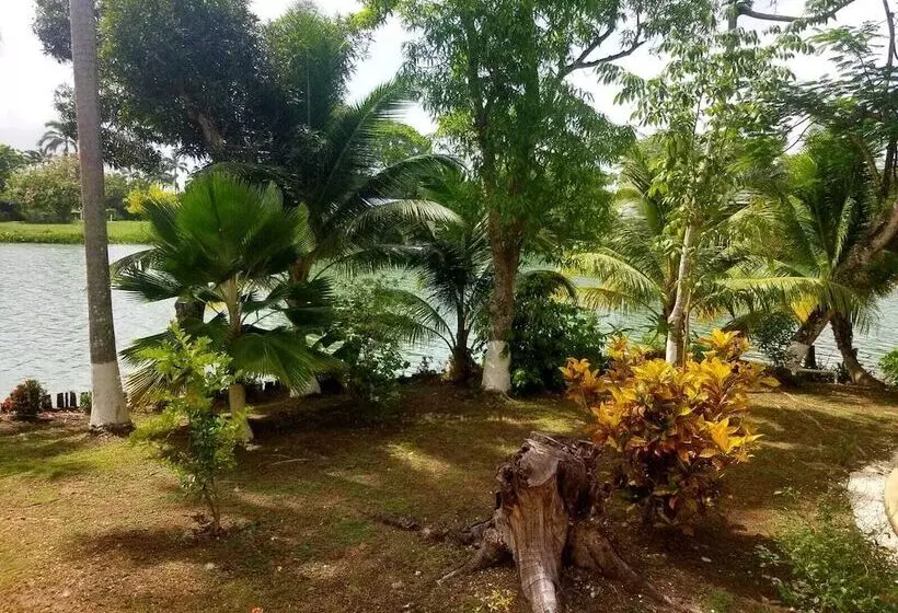 Aamiaismajoitus (B&B) River Bend Resort Belize