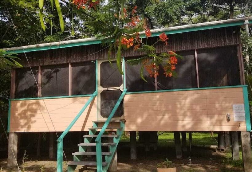 تختخواب و صبحانه River Bend Resort Belize