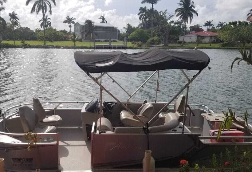 تختخواب و صبحانه River Bend Resort Belize