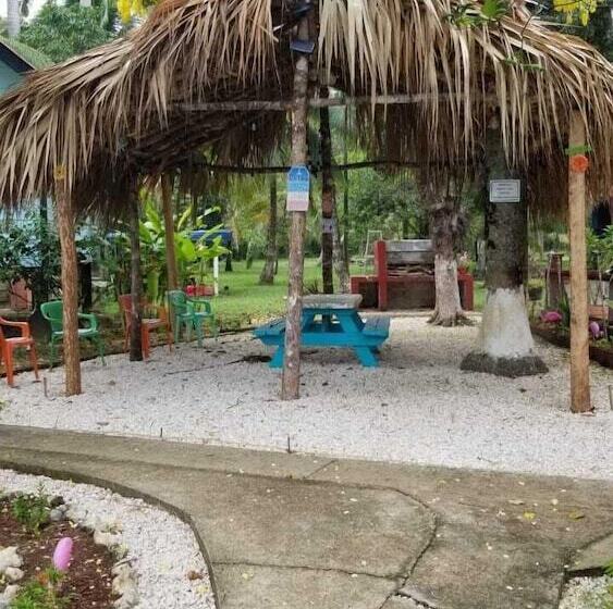 تختخواب و صبحانه River Bend Resort Belize