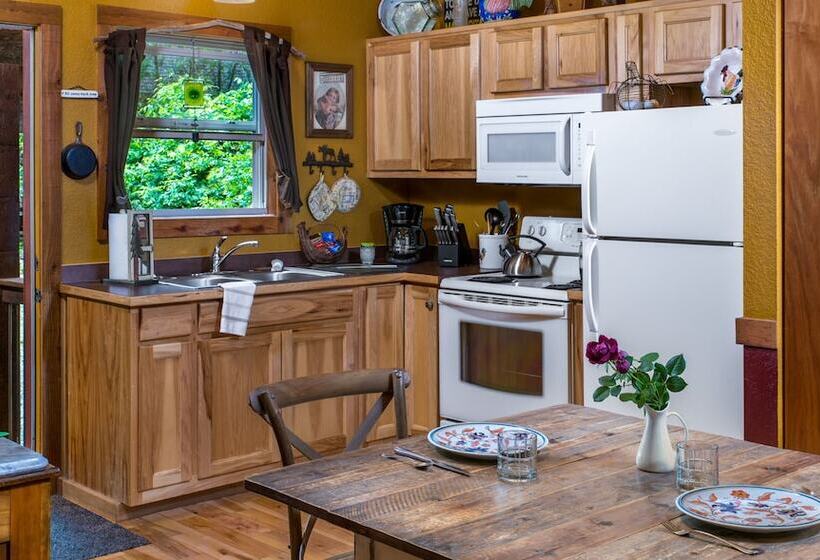 Eureka Sunset Cabins