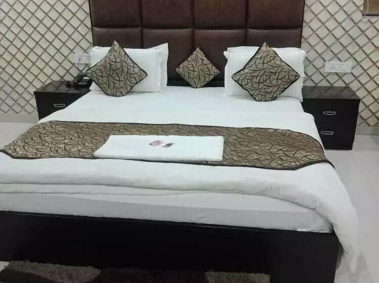 هتل Mandakini Lush