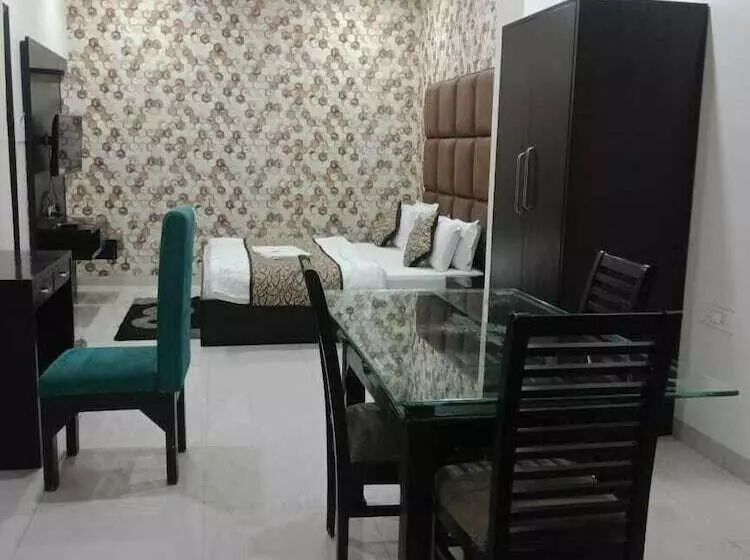 هتل Mandakini Lush