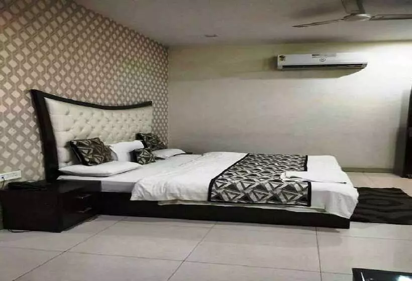 هتل Mandakini Lush