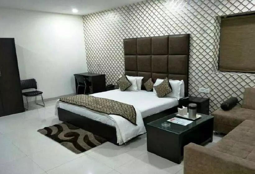 هتل Mandakini Lush