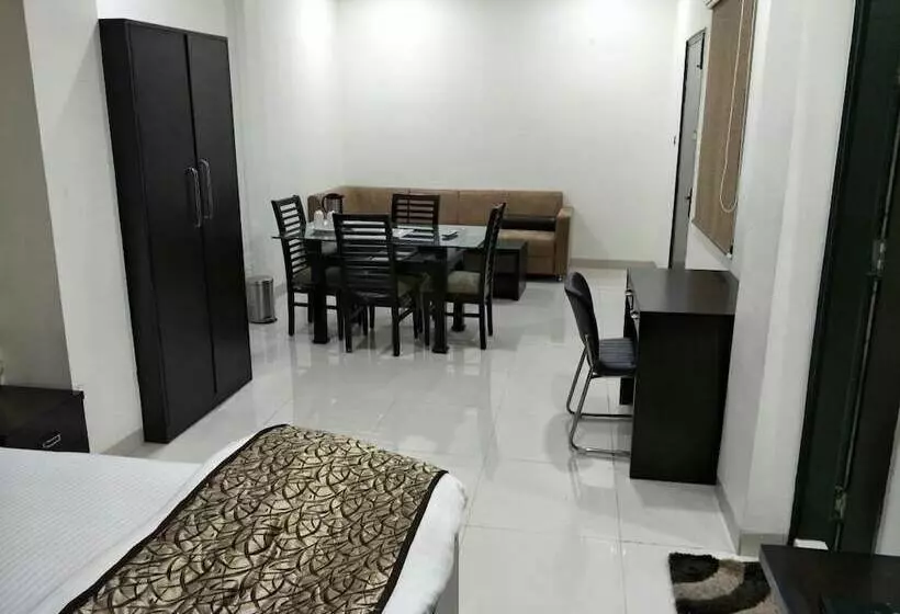 هتل Mandakini Lush