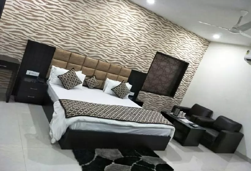 هتل Mandakini Lush