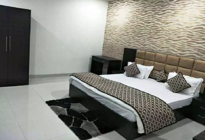 هتل Mandakini Lush