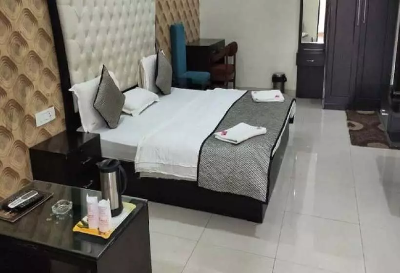 هتل Mandakini Lush