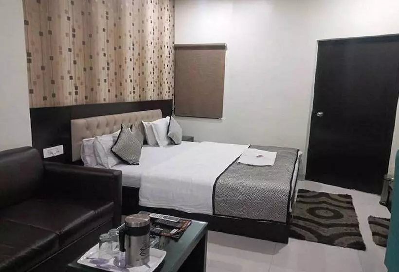 هتل Mandakini Lush