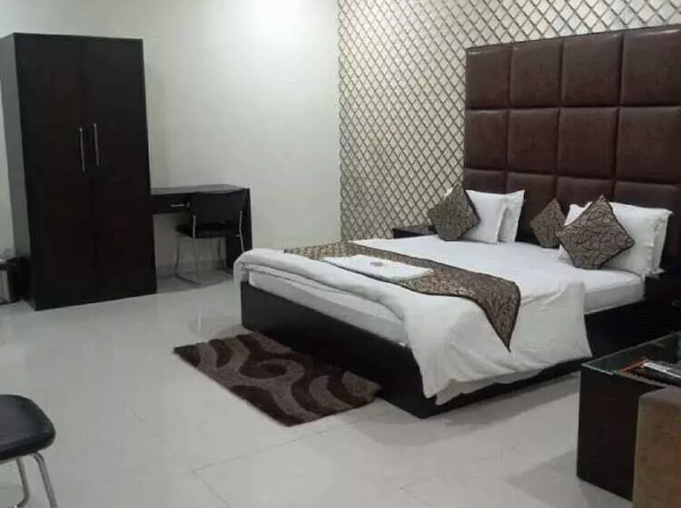 هتل Mandakini Lush