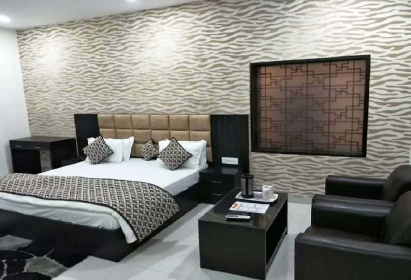 هتل Mandakini Lush