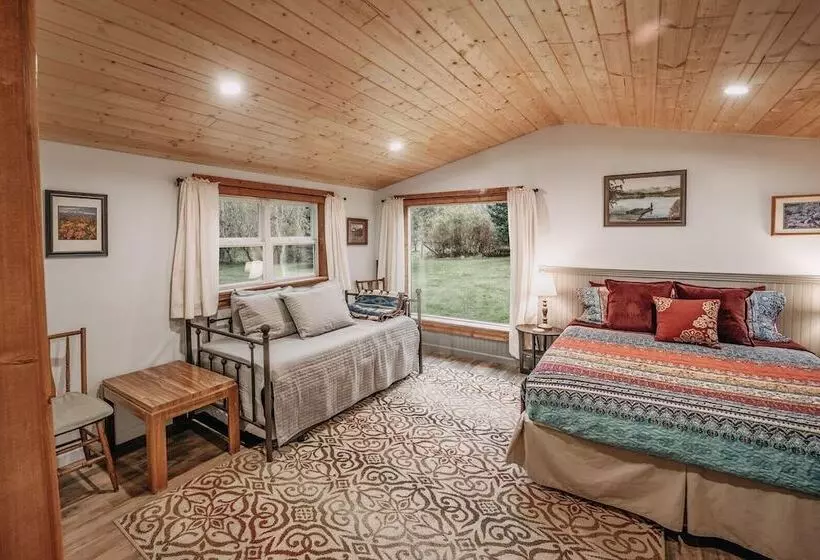 71mf  Rustic   Pets Ok   Sleeps 4