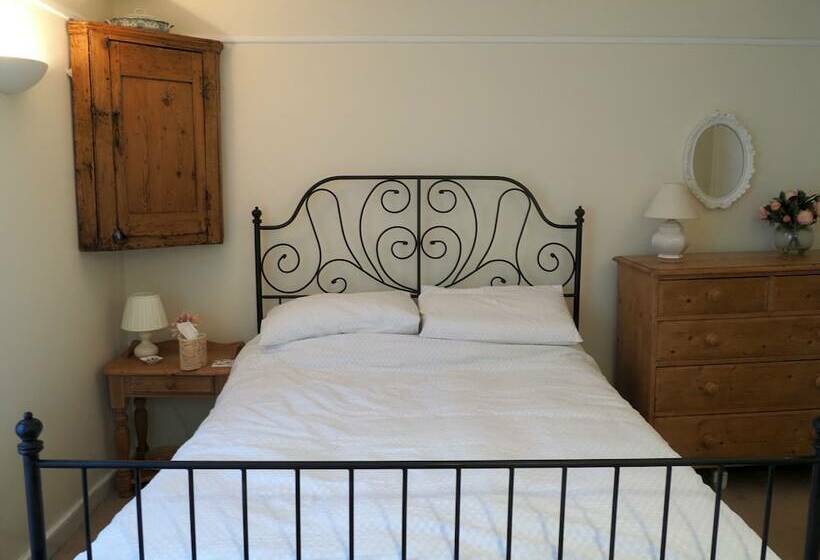 Charming Cottage In The Heart Of Sherborne