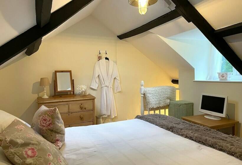 Charming Cottage In The Heart Of Sherborne