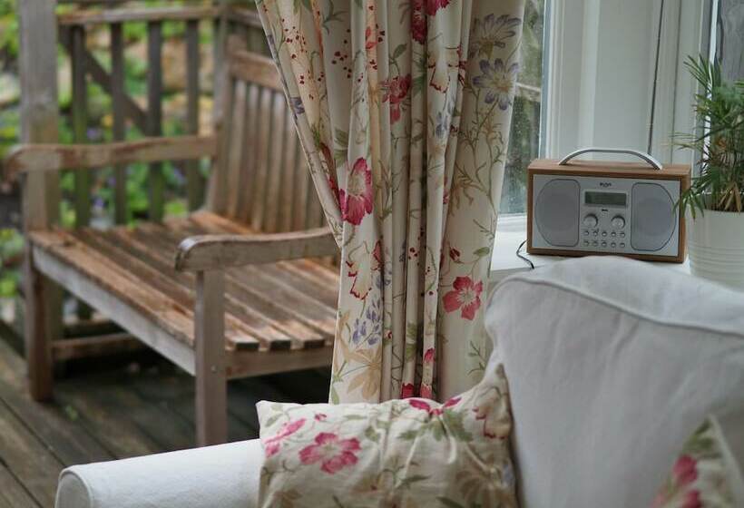 Charming Cottage In The Heart Of Sherborne