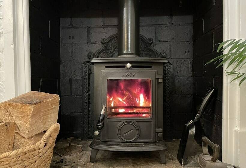 Charming Cottage In The Heart Of Sherborne