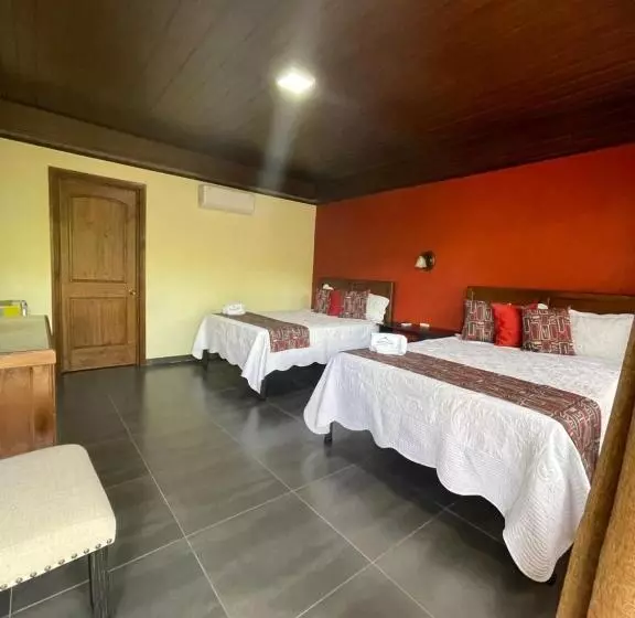 هتل Campos Arenal