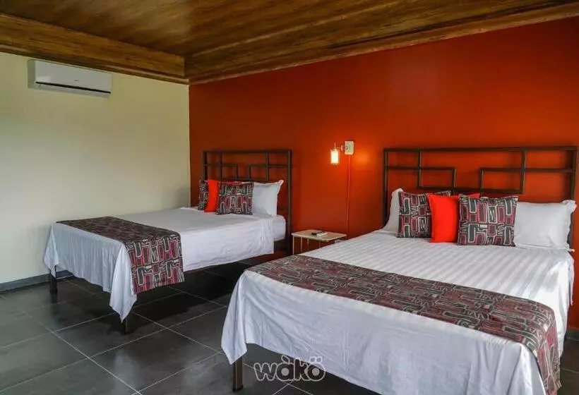 هتل Campos Arenal