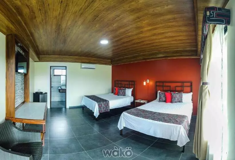 هتل Campos Arenal