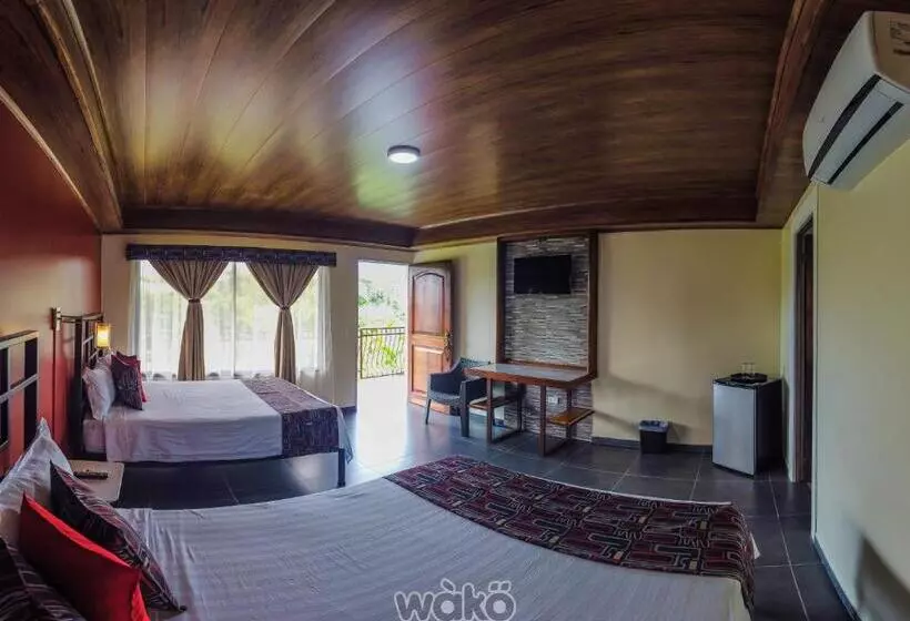 هتل Campos Arenal