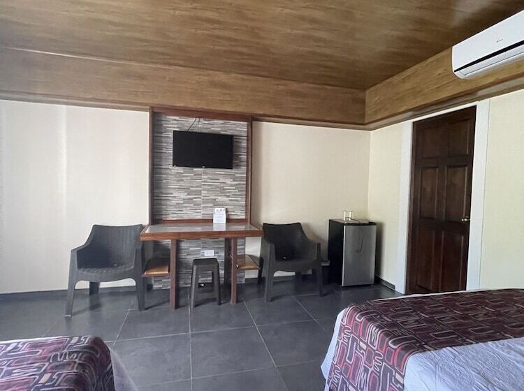 هتل Campos Arenal