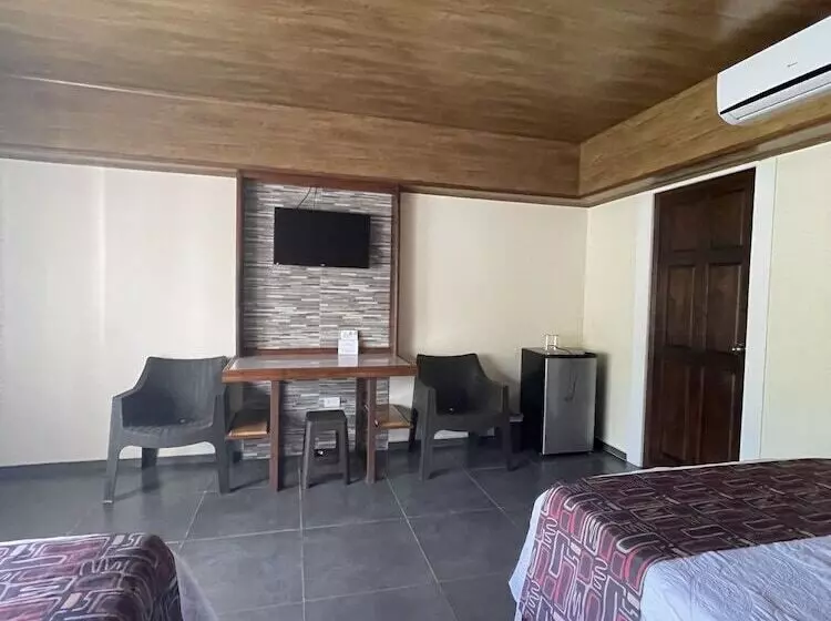 هتل Campos Arenal