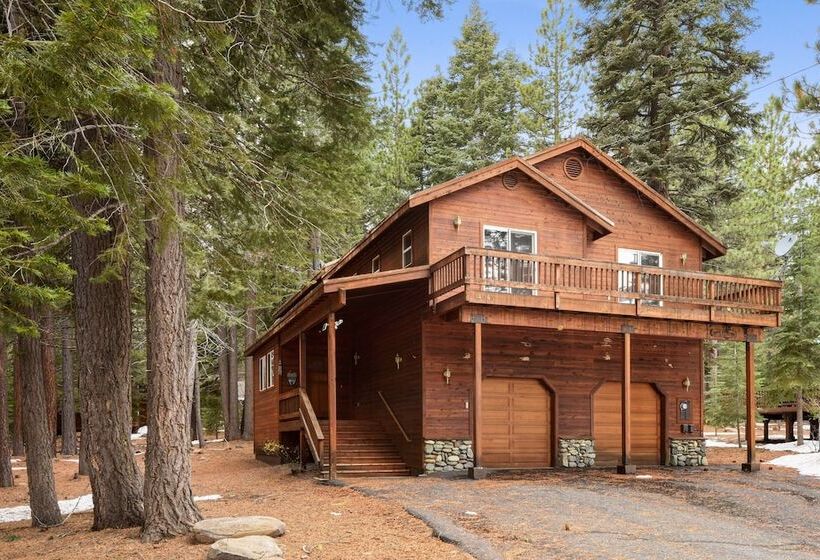 Truckee Pines Retreat Game Room & Forest Views