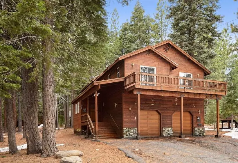 Truckee Pines Retreat Game Room & Forest Views
