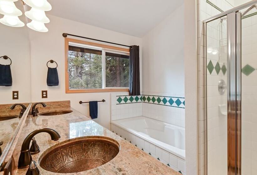 Truckee Pines Retreat Game Room & Forest Views