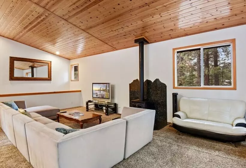 Truckee Pines Retreat Game Room & Forest Views