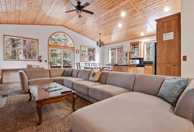 Truckee Pines Retreat Game Room & Forest Views