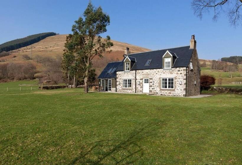 Dalveich Cottage W/hot Tub & Stunning Views