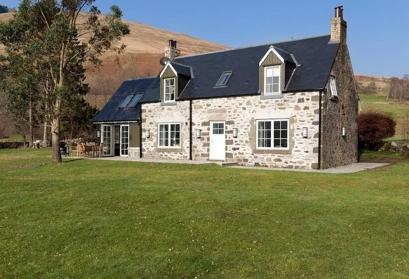 Dalveich Cottage W/hot Tub & Stunning Views