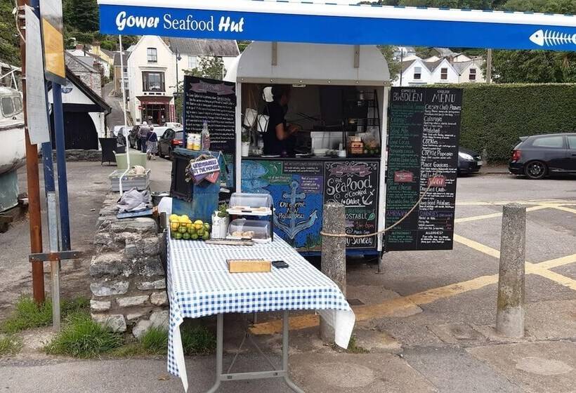 Fishermans Cottage With Stunning Sea Views