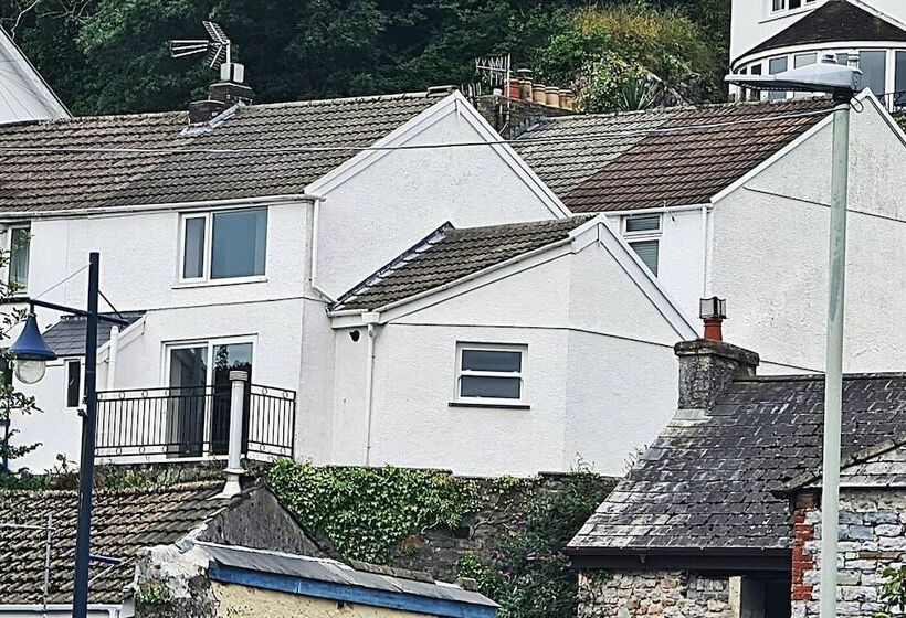 Fishermans Cottage With Stunning Sea Views