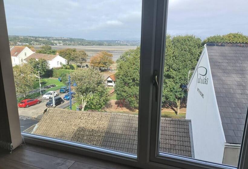 Fishermans Cottage With Stunning Sea Views