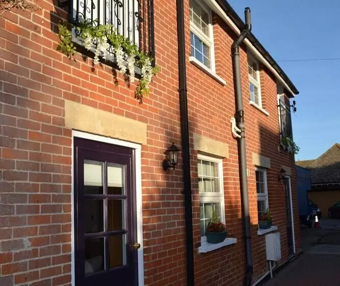 Frinton Escapes  The Cottage