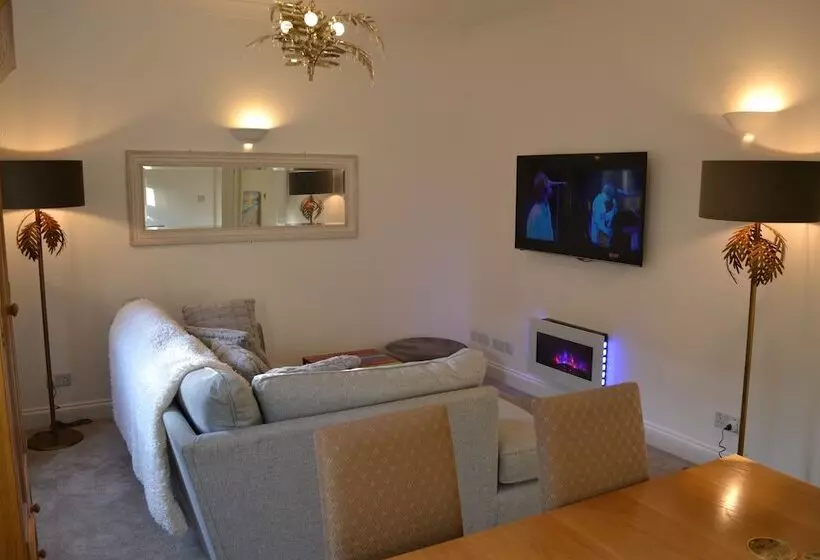 Frinton Escapes  The Cottage