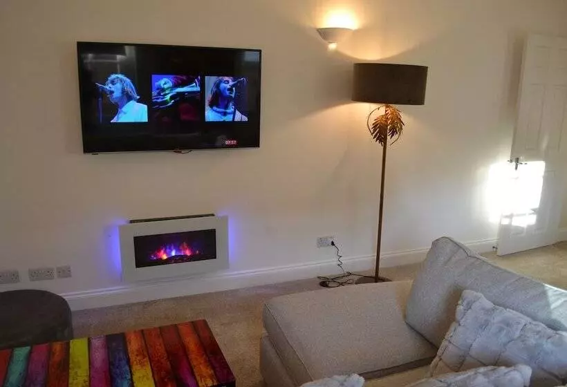 Frinton Escapes  The Cottage