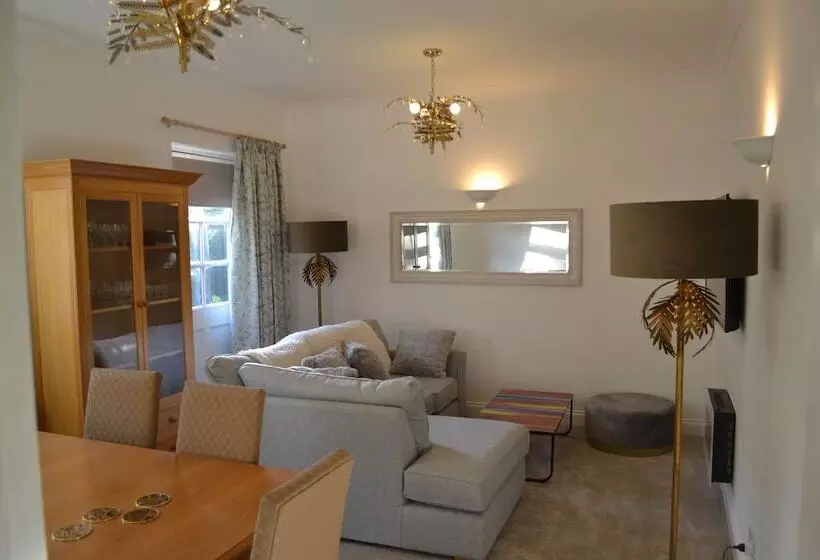 Frinton Escapes  The Cottage