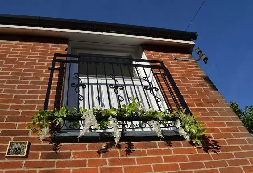 Frinton Escapes  The Cottage