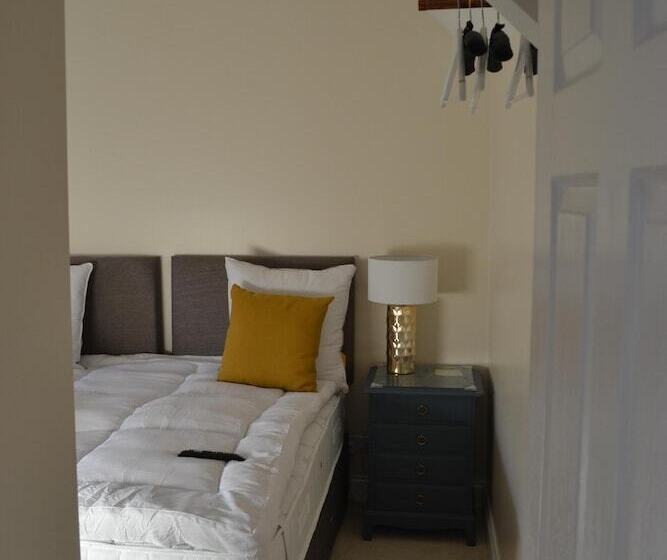 Frinton Escapes  The Cottage