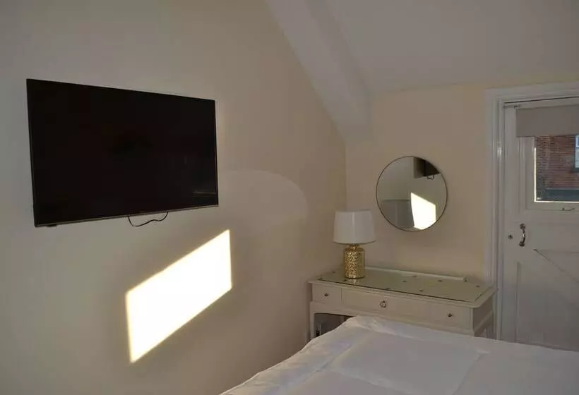 Frinton Escapes  The Cottage