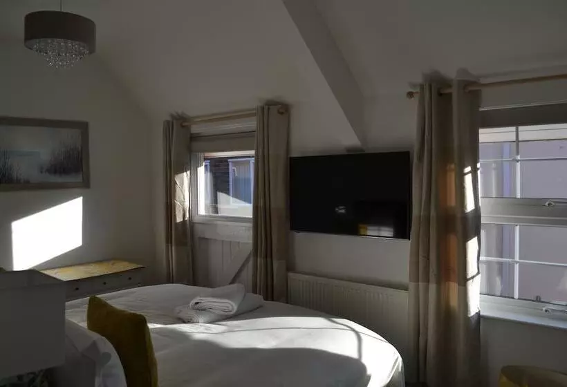 Frinton Escapes  The Cottage