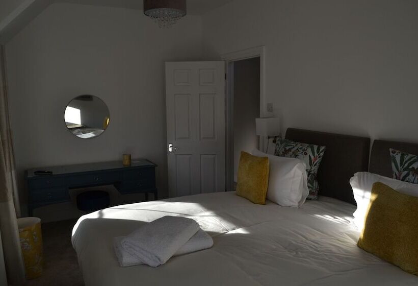 Frinton Escapes  The Cottage